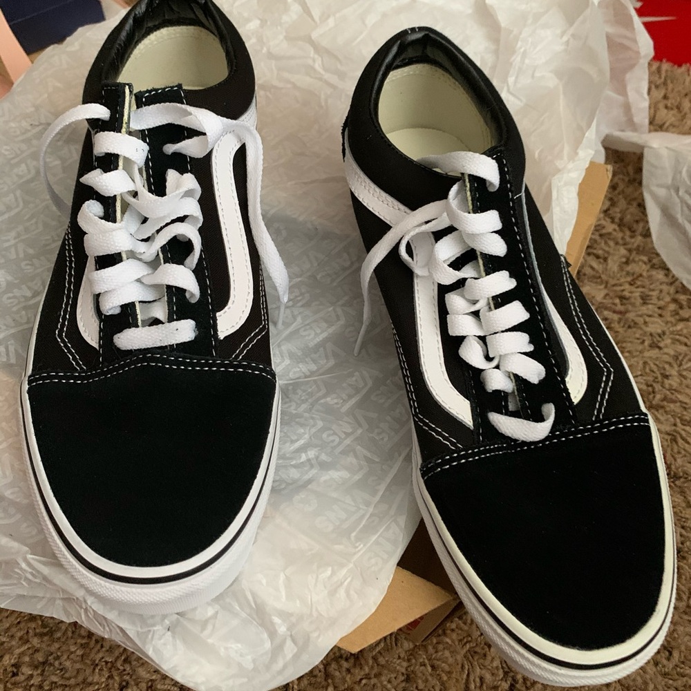 NWB VANS OLD SKOOL W8.5